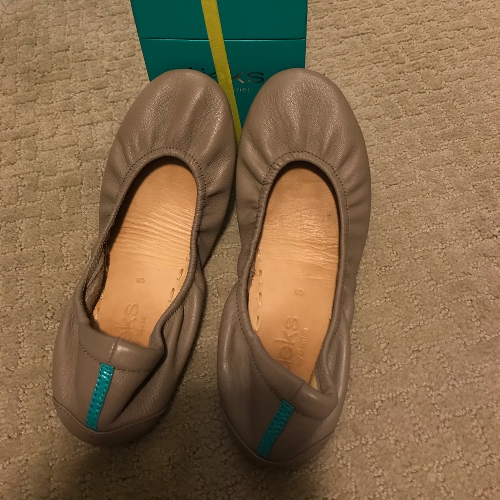 Tieks size 5 Taupe flats